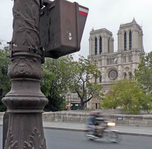 GR waymark at Notre Dame Cathedral